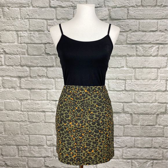 H&M Olive Leopard Print Skirt - Picture 1 of 6